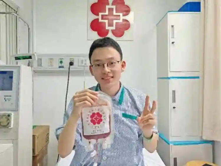 把书翻烂，把爱翻新！上海市造血干细胞捐献第638例，复旦上医大二学生用热血延续生命之光