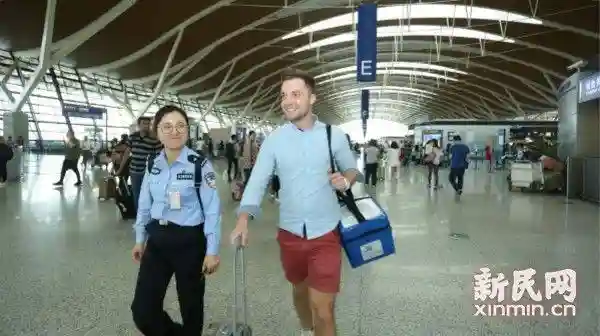 地空接力 沪首例涉外采集+跨国转运造血干细胞捐献顺利完成