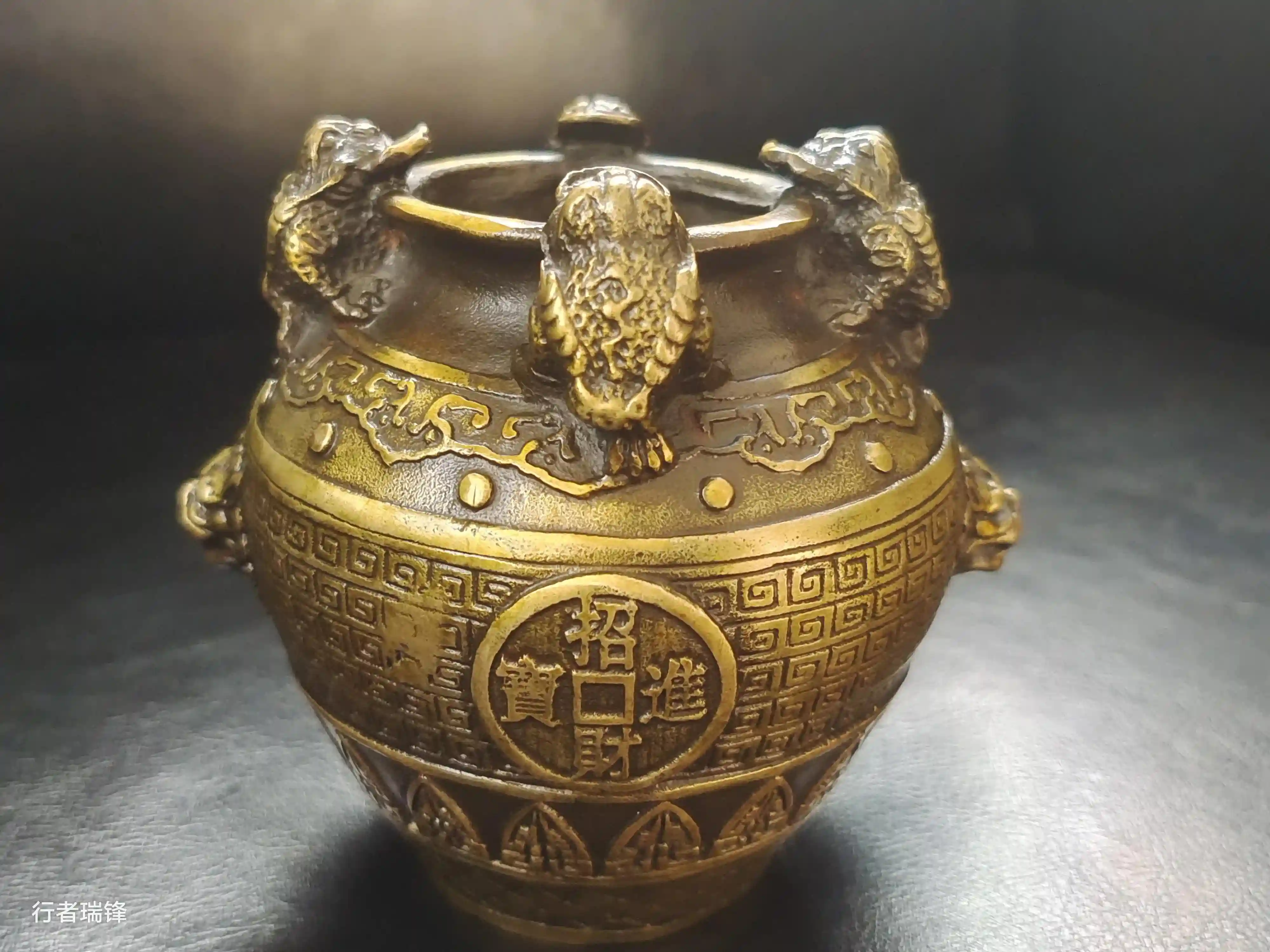 藏品分享，“大明宣德”四字篆书款招财进宝金蟾狮首铜炉鉴赏