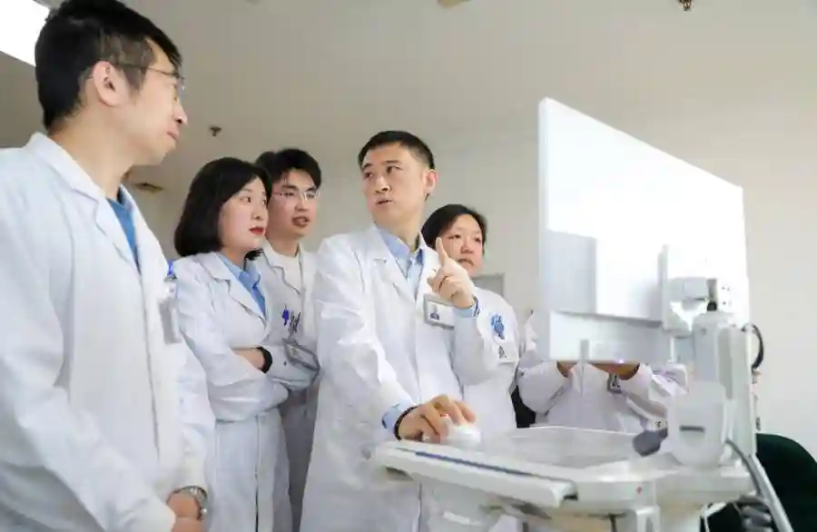 烟台毓璜顶医院乳腺外科专家林骏：医病医身更医心