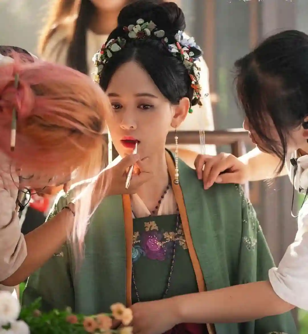 不扮嫩、不打针、人到中年演妈妈，45岁陈乔恩的情形值得被赞扬